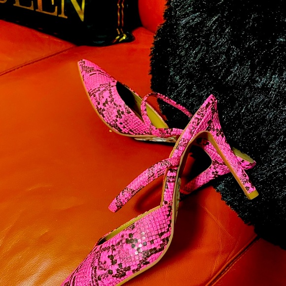 Fuschia Pink Shoes - Picture 4 of 6